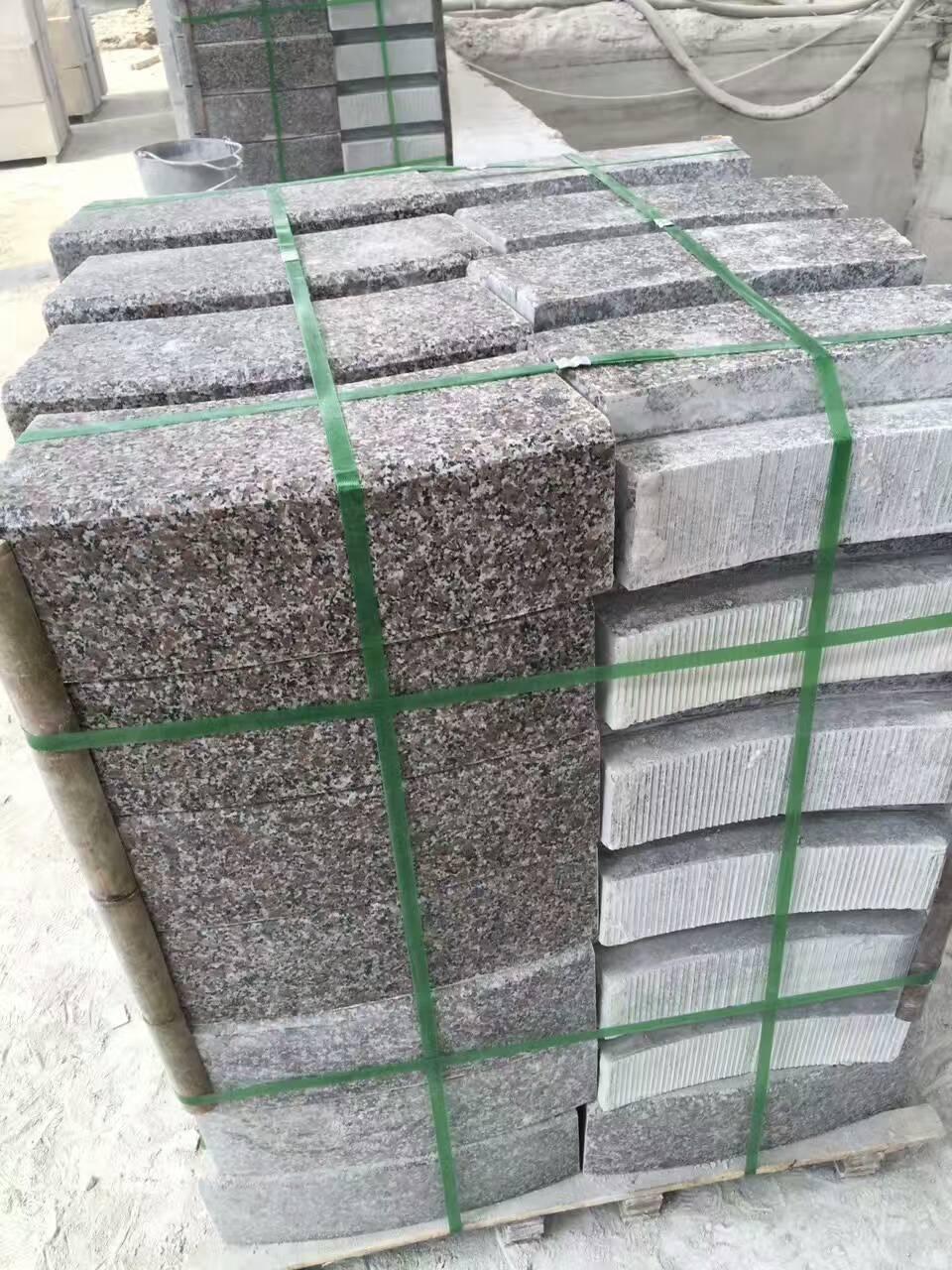 彎道路沿石